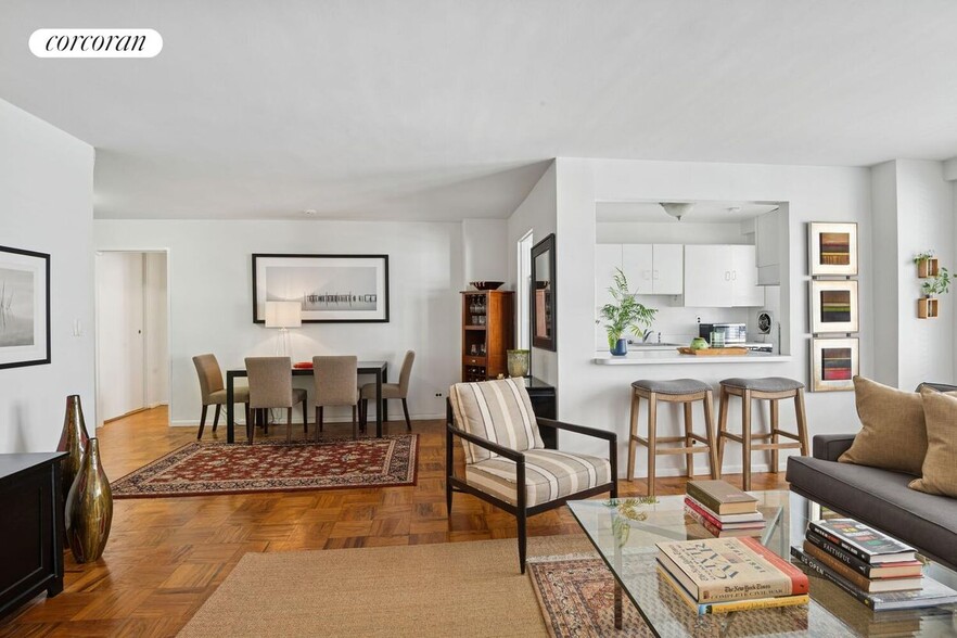 Building Photo - 225 E 57th St