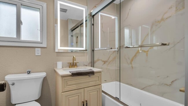 Building Photo - Downtown San Jose- beautifully renovated 3 bed/2 bath house with central heating and A/C