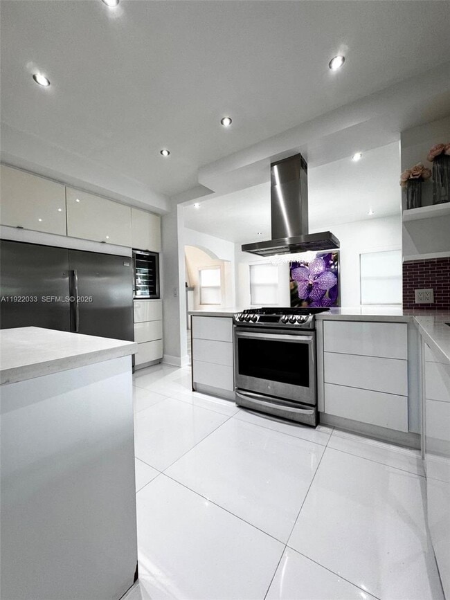 Building Photo - 3470 Sheridan Ave