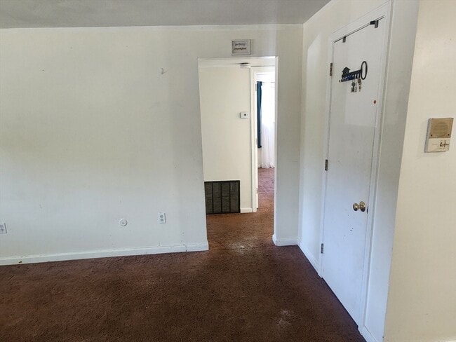 Building Photo - 176 Maple Ave