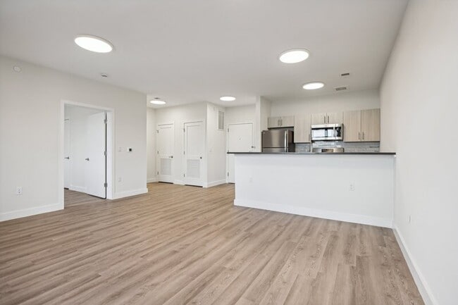 Building Photo - 49s Day St. - 419