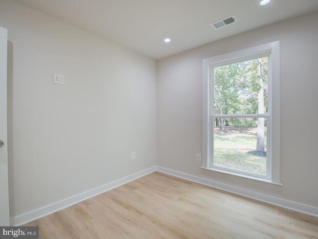 Building Photo - 14750 Jordan Ln