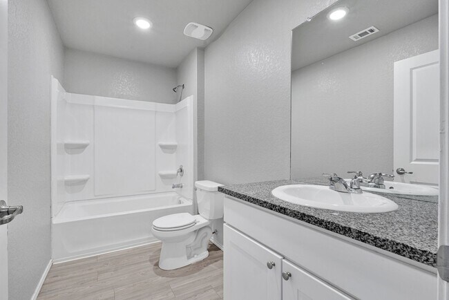 Building Photo - Charming 3 Bed 2 Bath Home in Mission Del Lago