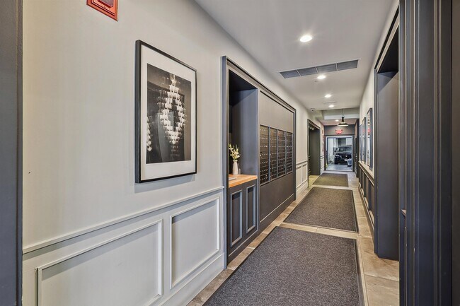 Building Photo - 205 10th St