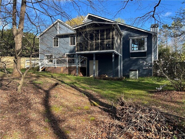 Building Photo - 2716 Peachtree Walk