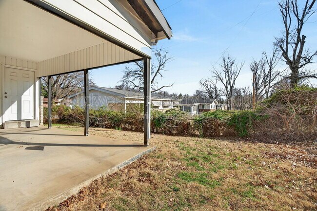 Building Photo - 2228 Duchess Dr