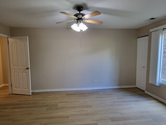 Building Photo - 7510 Farmingdale Dr