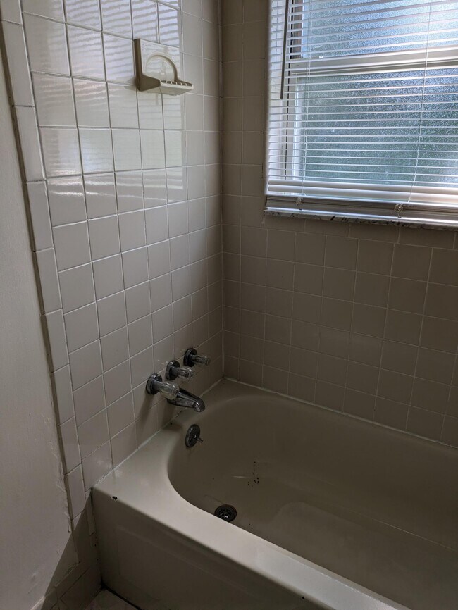 Building Photo - 5813 Rover Dr