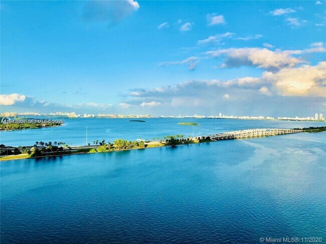 Building Photo - 3131 NE 7th Ave