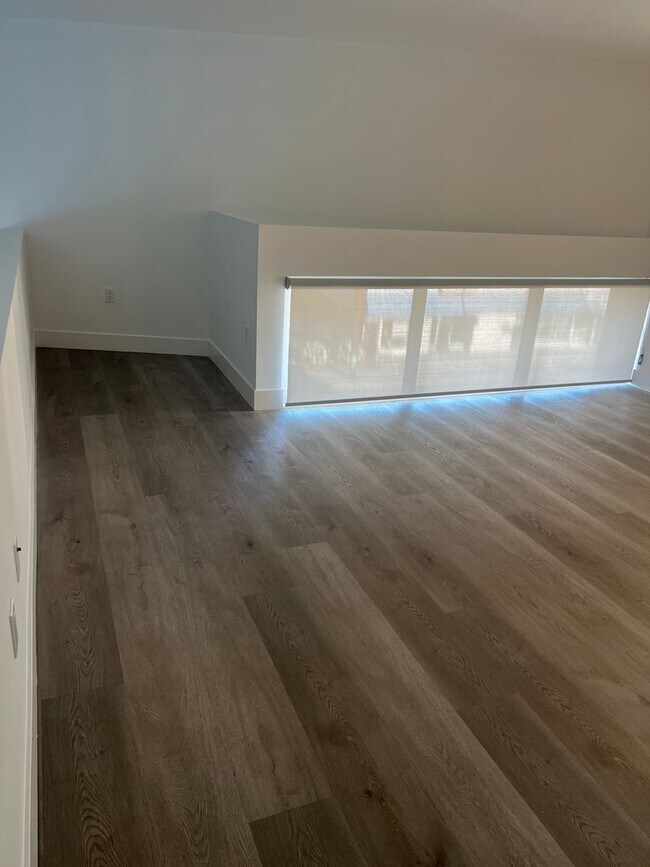 Building Photo - Modern - 2 Story Loft