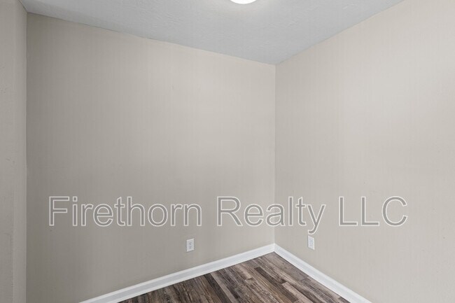 Building Photo - 2541 Rhodes Dr