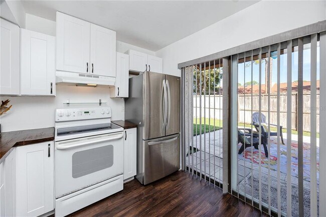 Building Photo - 2095 Sunset Point Rd