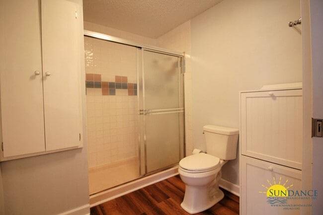 Building Photo - Stunning 4 Bedroom Home in Fort Walton Beach
