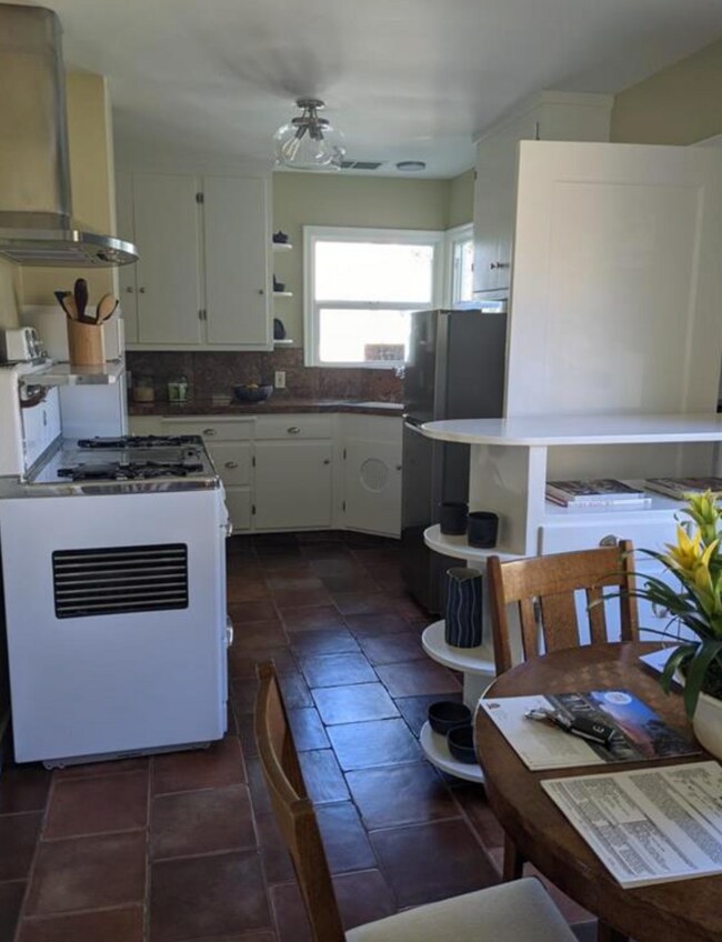 Building Photo - 1745 9th St