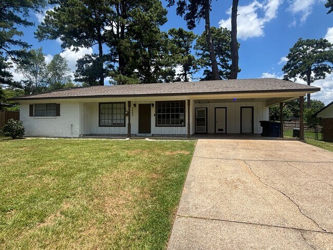 Building Photo - CHARMING UPDATED HOME IN MCRARY'S SOUTHERN HILLS
