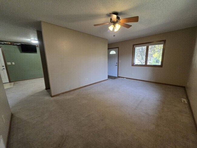 Building Photo - 5038 W Elm Ct