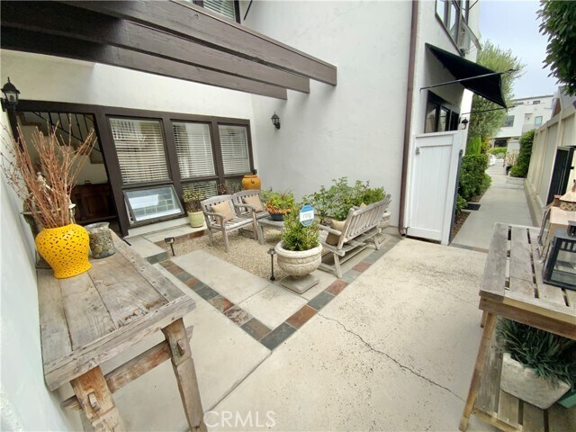 Building Photo - 611 Orchid Ave