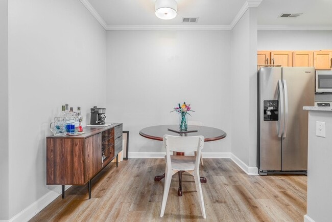 Building Photo - Cute & Cozy Condo in Southern Village!