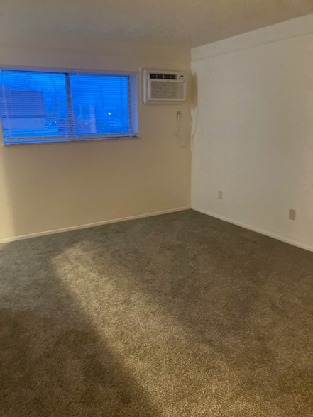 Building Photo - 21681 Hillside Dr