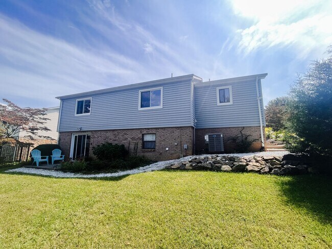 Building Photo - 3 Bedroom, 2 Bath House in Woodbine w/walking trail access