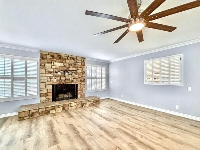 Building Photo - 3 Bed & 2.5 Bath House in Fallbrook, CA / ...