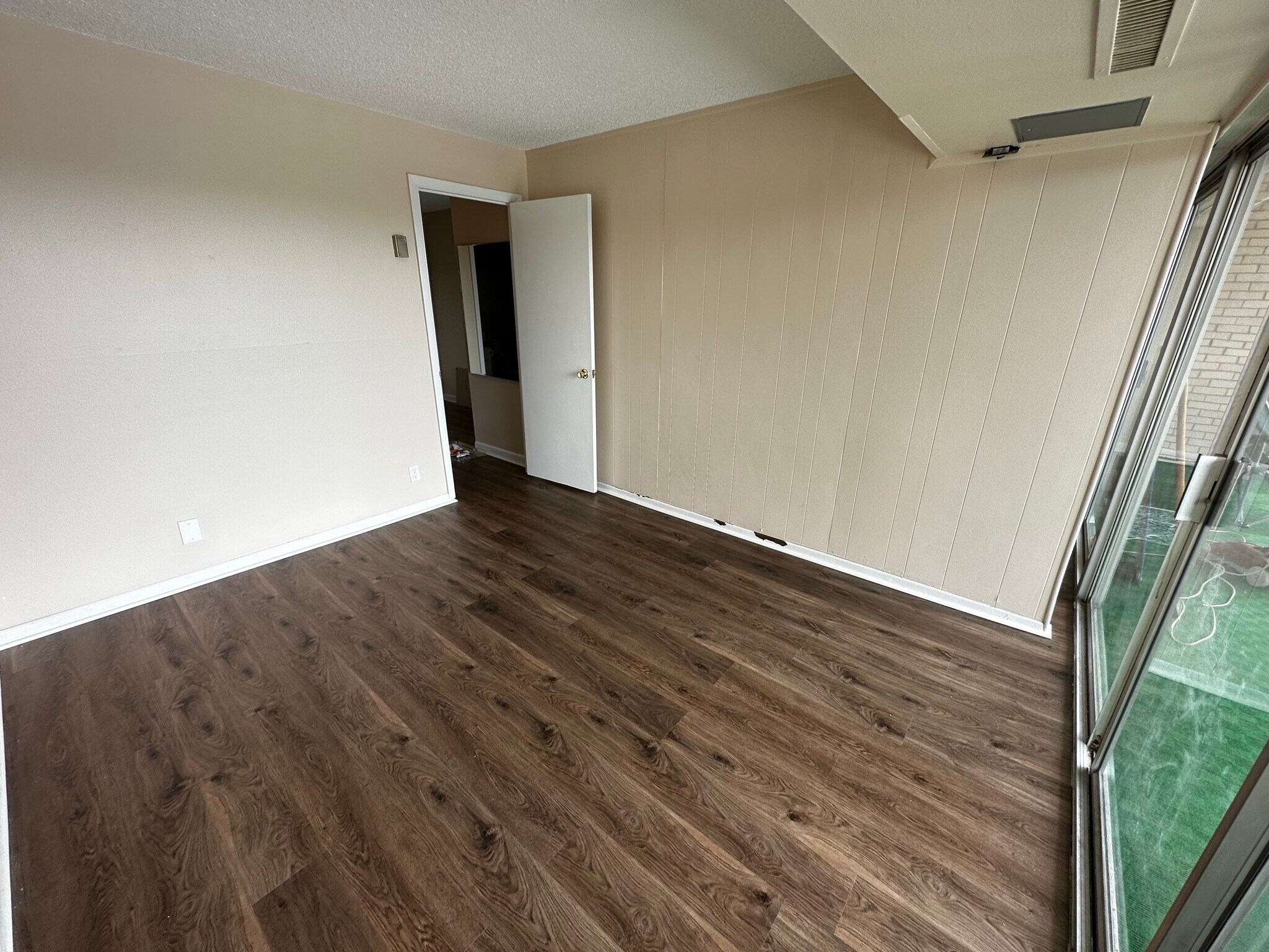 Building Photo - 411 Lakewood Cir