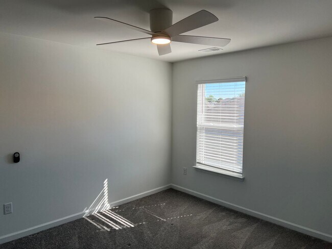 Building Photo - Four-Bedroom, Three-Bath, Unfurnished Hous...