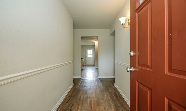 Building Photo - 17626 Bullis Gap Dr