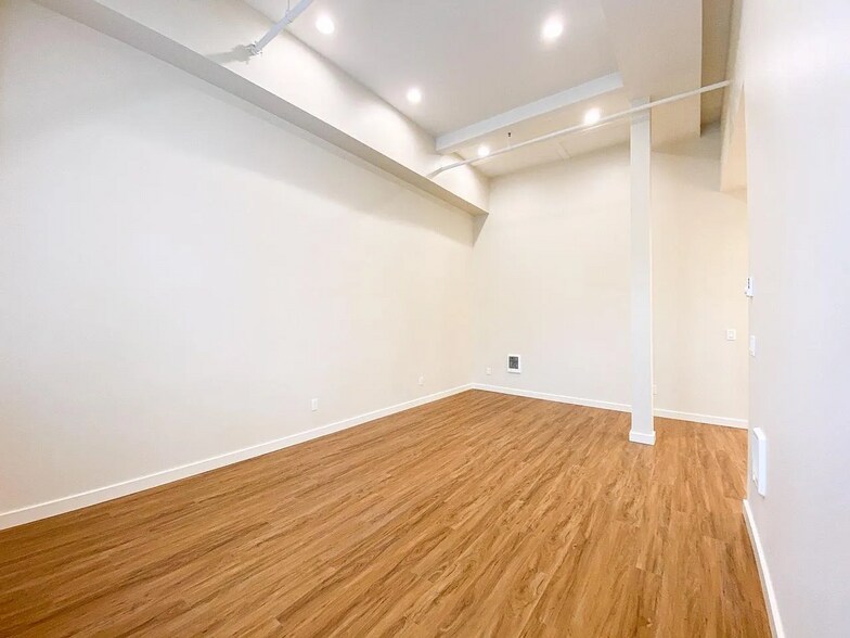 Building Photo - 311 N 77th St