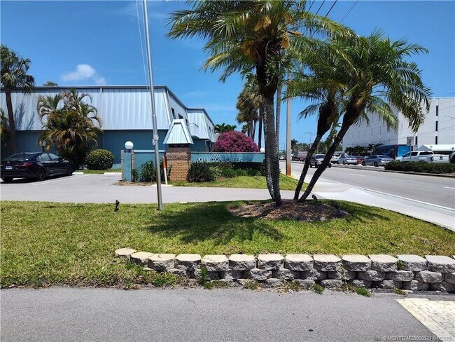 Building Photo - 950 S Kanner Hwy
