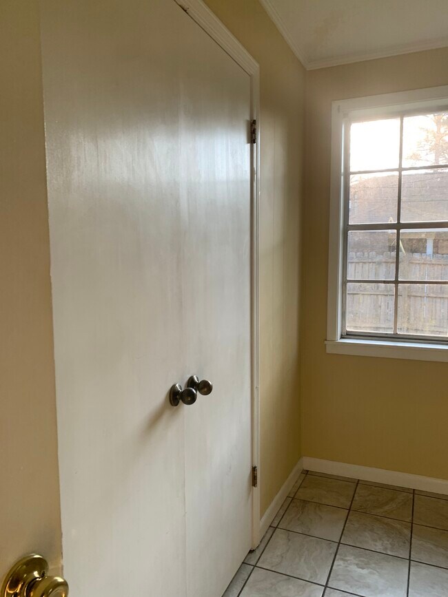 Building Photo - 220 E Church St