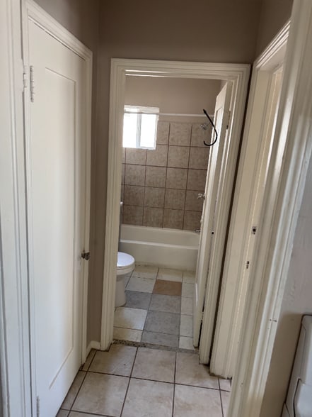 Building Photo - 216 E 2nd Ave