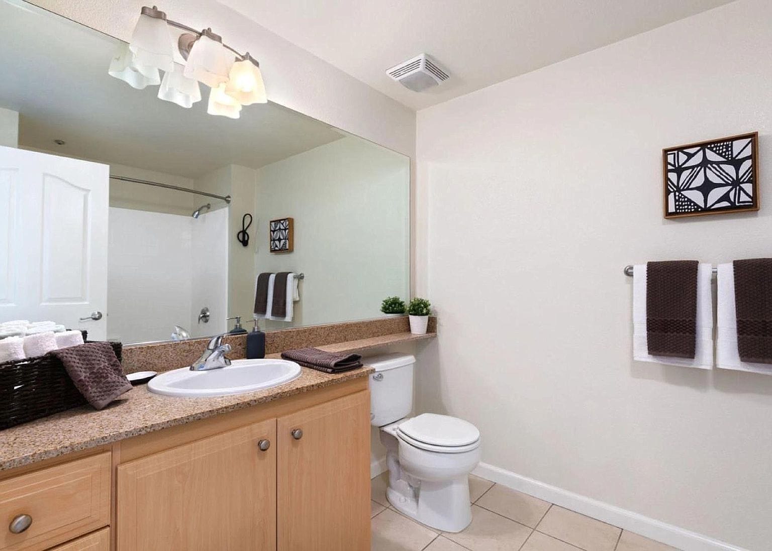 Large second bath - 801 S Winchester Blvd
