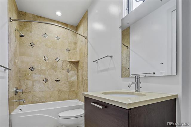 Building Photo - 2414 Glenarm Pl