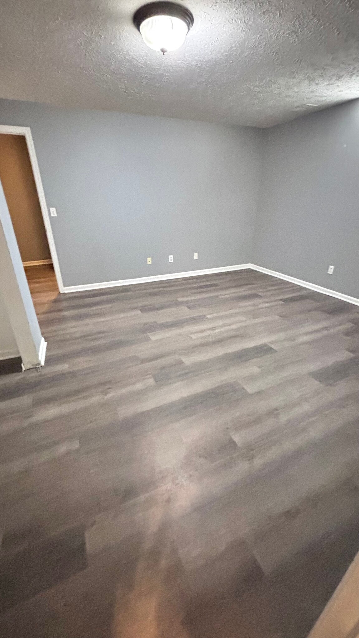 Building Photo - 3420 Parkwood Dr