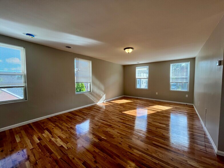 Building Photo - 38 Forest St