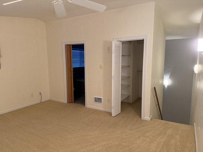 Building Photo - 111 E Driftwood Circle East