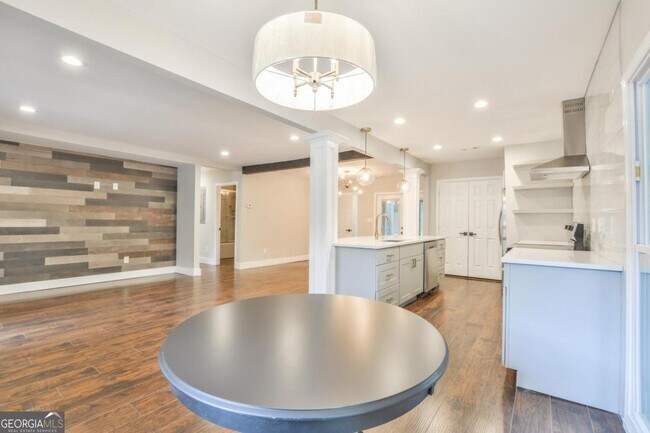 Building Photo - 1391 Kennesaw Dr NW
