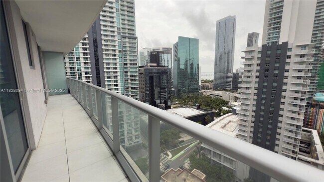 Building Photo - 1100S S Miami Ave