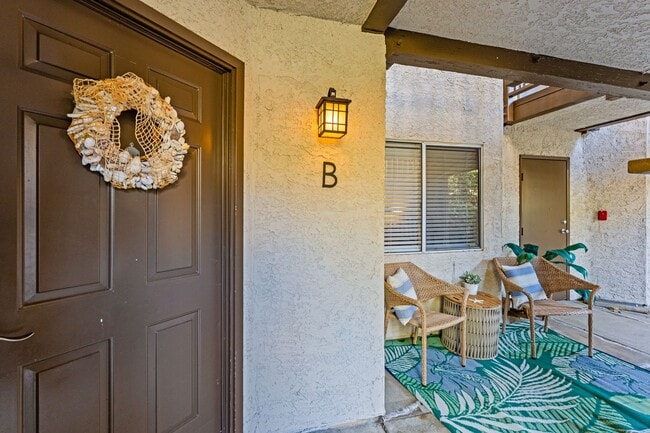 Building Photo - Beautifully Updated 2 Bed/2 Bath in Guard-...