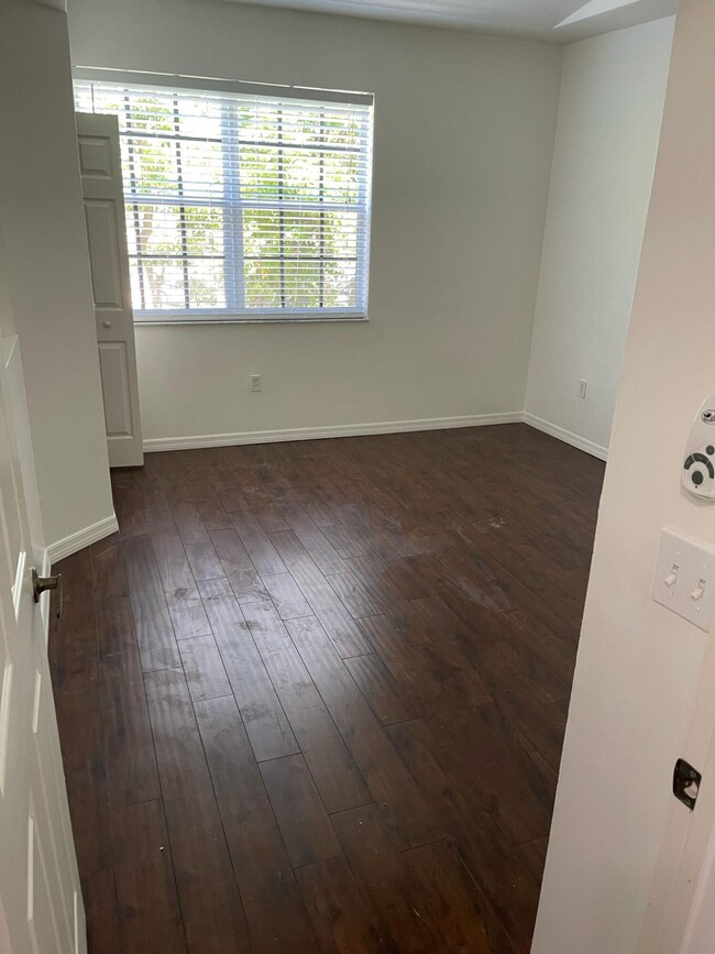 Building Photo - 4189 Crystal Lake Dr