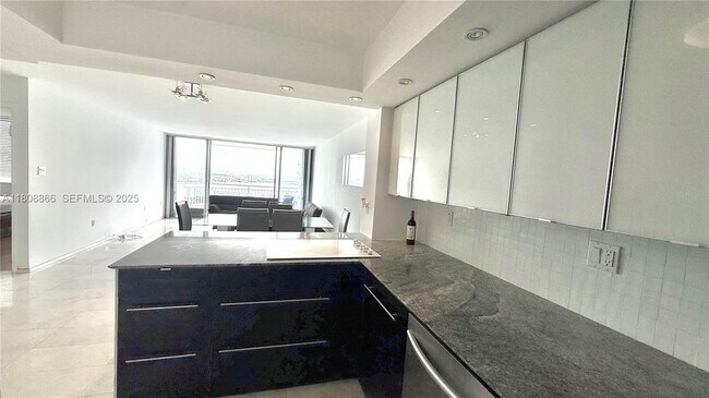 Primary Photo - 18071 Biscayne Blvd