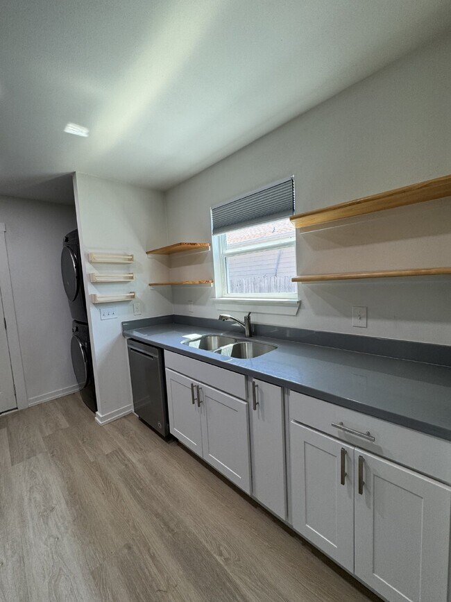 Building Photo - "Charming 1-Bedroom Haven with 1.5 Baths on Hines Avenue, Waco"