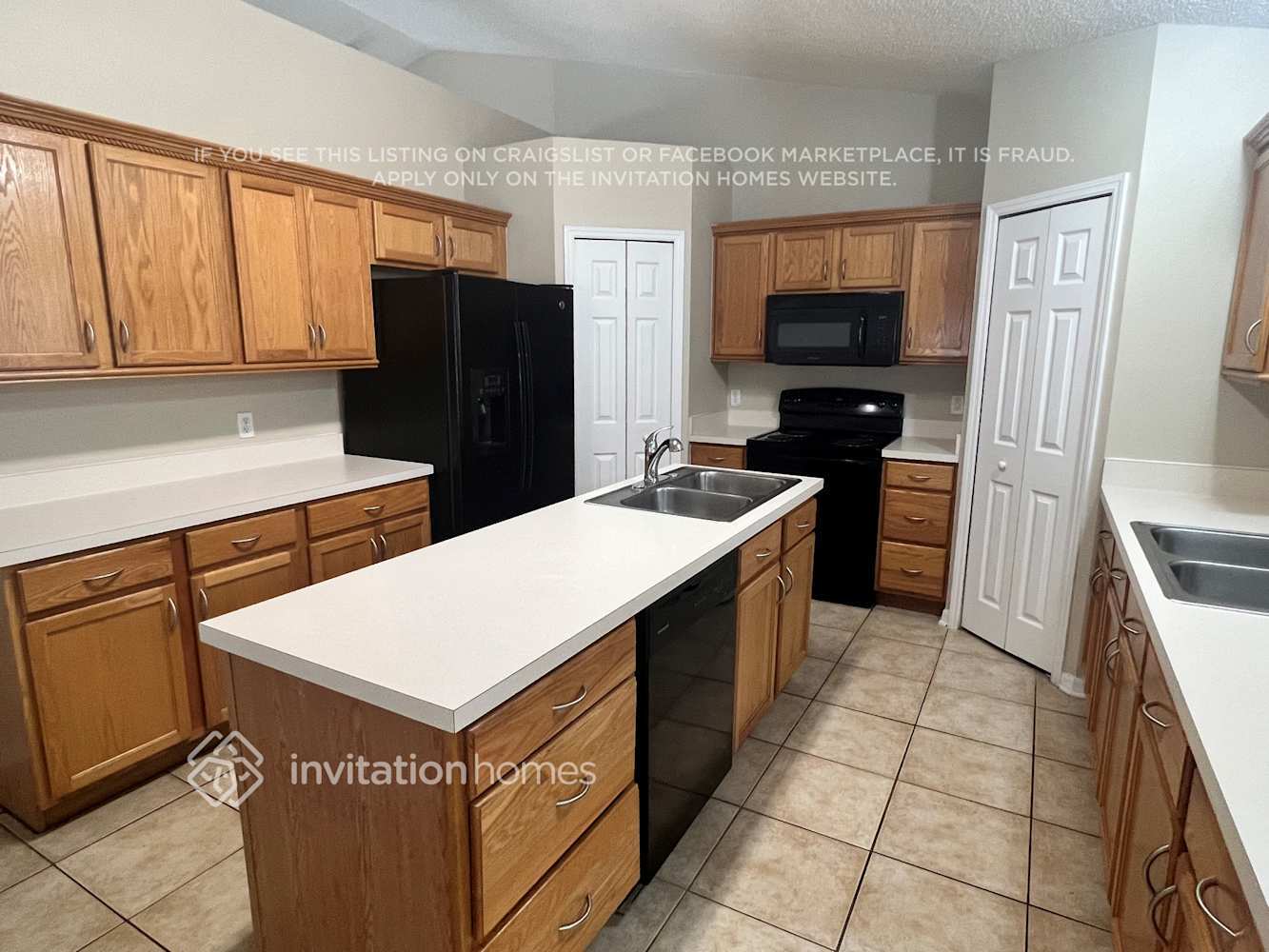 Building Photo - 2891 Ruxton Dr