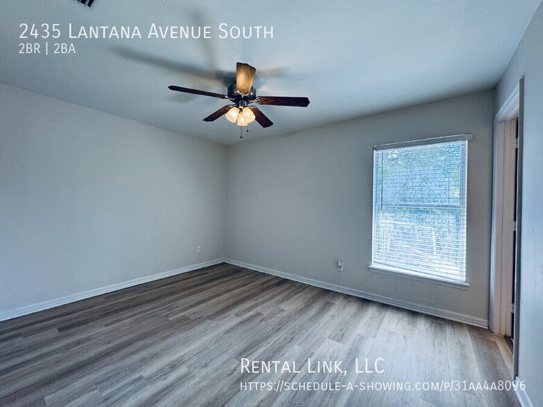 Building Photo - 2435 Lantana Ave S