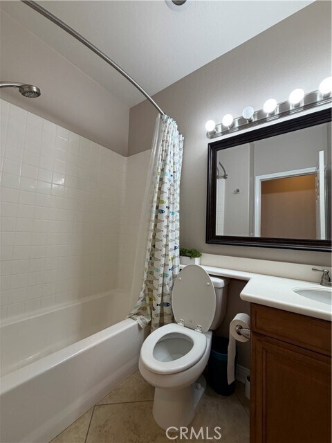 Building Photo - 615 W 1st St