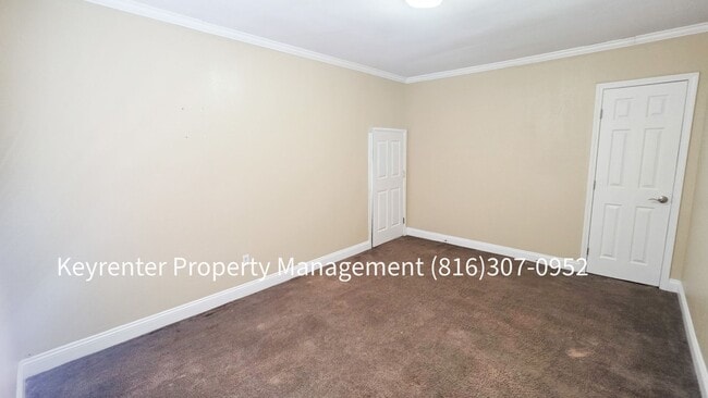 Building Photo - 4 Bed, 1 Bath Home available now!