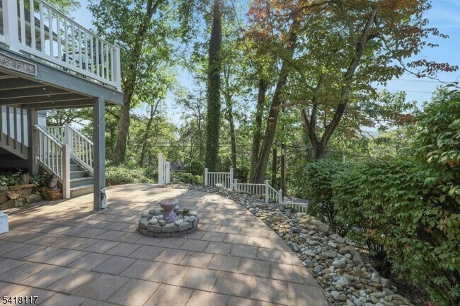 Building Photo - 336 Lakeview Ave