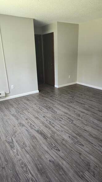 Building Photo - 111 Cedar St W