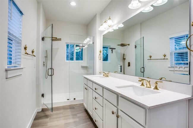 Building Photo - 6800 Menchaca Rd